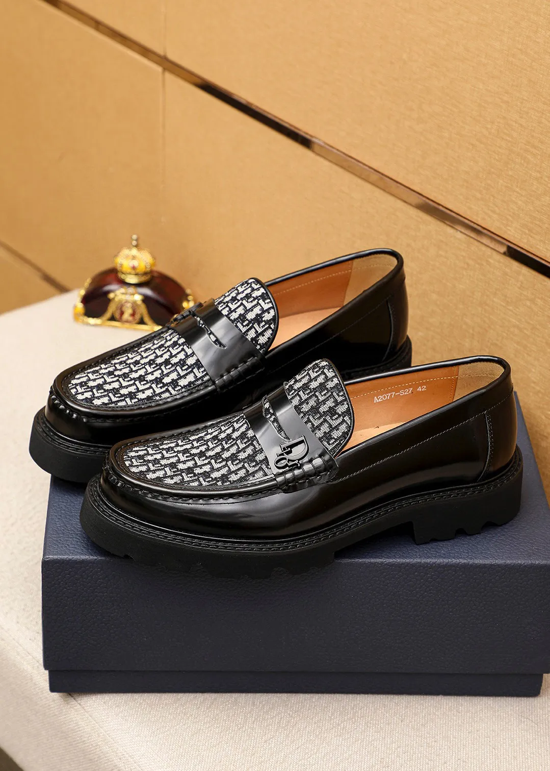 Men's shoes 💰480 💐 Product trademark: Dior "Dior" casual leather shoes Regular size: 39-44 (45🉑️customized) Product materials: Selected Italian imported first-layer calfskin upper, imported water-dyed 🐂 cowhide lining. Strong three-dimensional visual effect, original outsole color: 2 colors available
